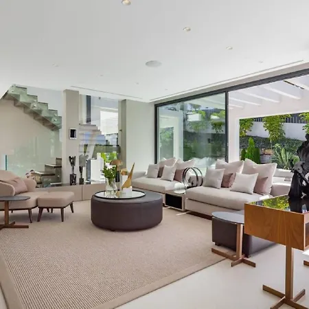 Contemporary Luxury Situated In Malaga Holiday home *