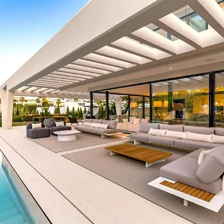 Contemporary Luxury Situated In Malaga Holiday home *